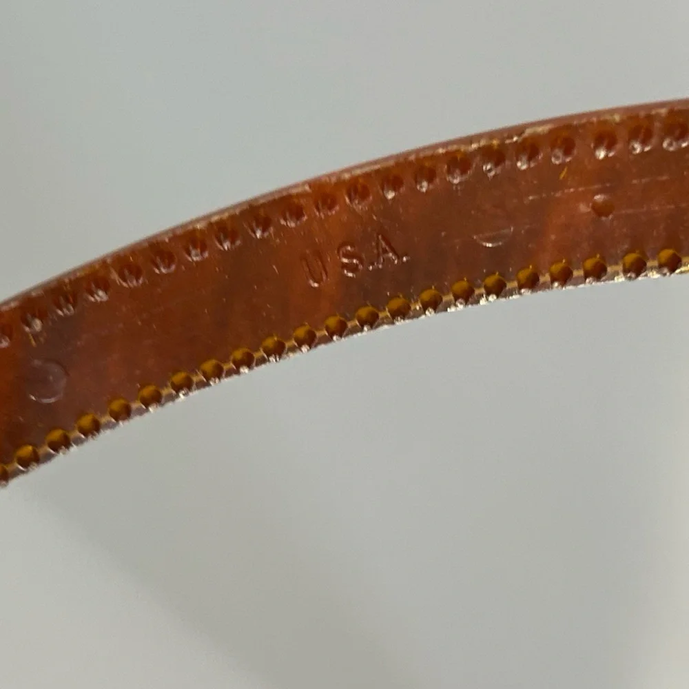 🦋 5/$25 - Vintage Tortoise Shell Brown Plastic Headband (from early 2000’s)
